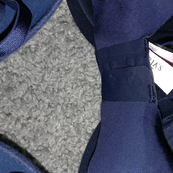 Victoria's Secret 32DD bundle - Picture 2 of 3